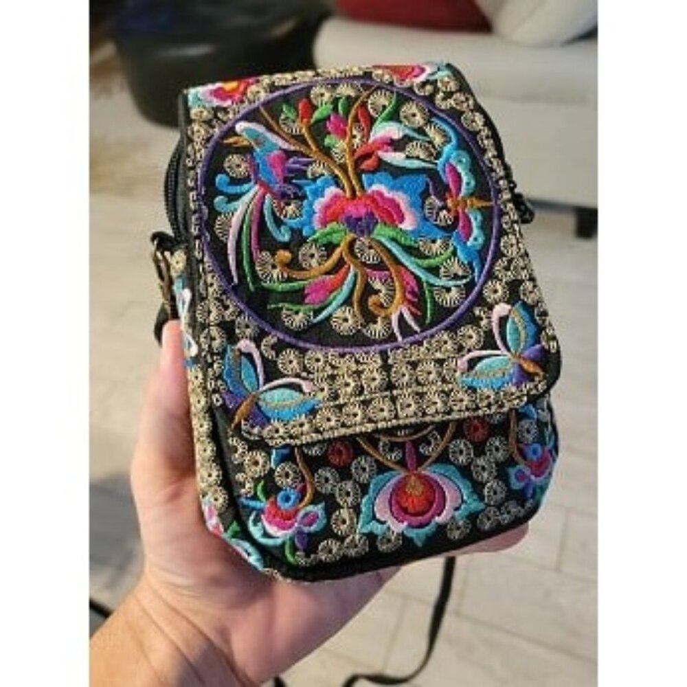 New Embroidered Cute Mini Crossbody Bag For Women Small Handbags Wristlet